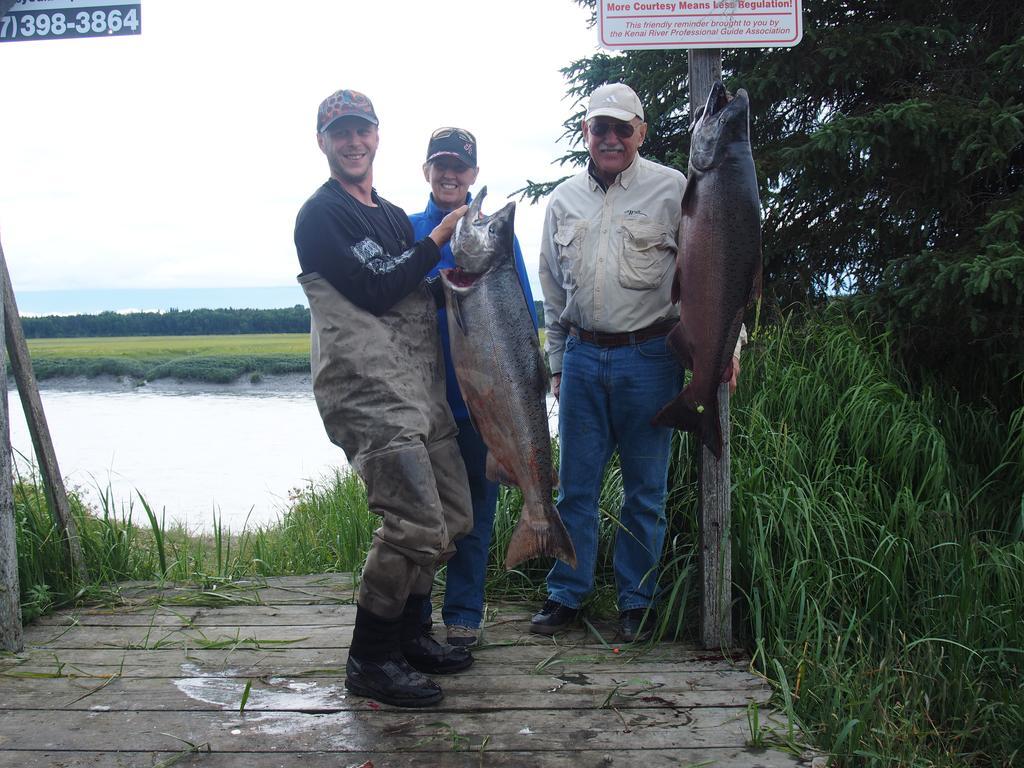 Salmon Catcher Lodge Kenai Bagian luar foto